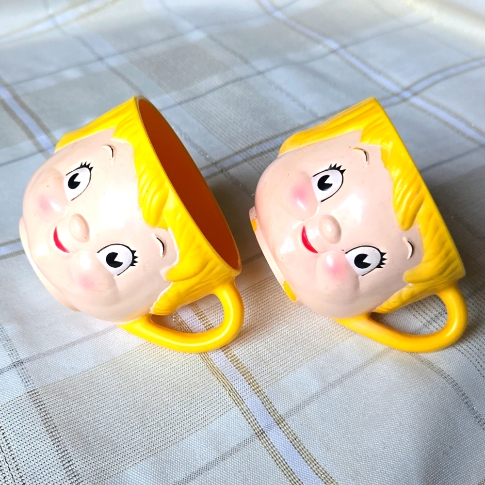 VNTG 1970s Campbell Kids Soup Set Plastic Dolly Dingle Cups - Picture 2 of 12